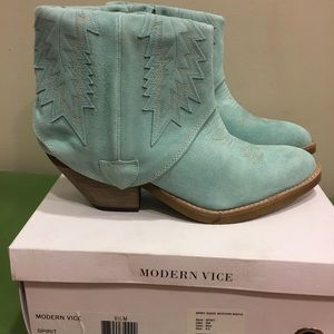 Brand New Modern Vice Spirit Mint Suede Bootie 9.5